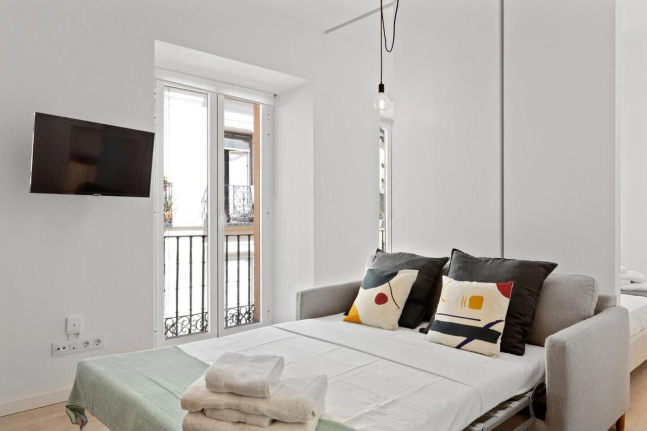 Modern 1 Bedroom Apartment Near Lavapies Madri Exterior foto